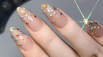 6 NYE Nail Designs: Hypnotic, Innovative Ideas You’ll Never Forget